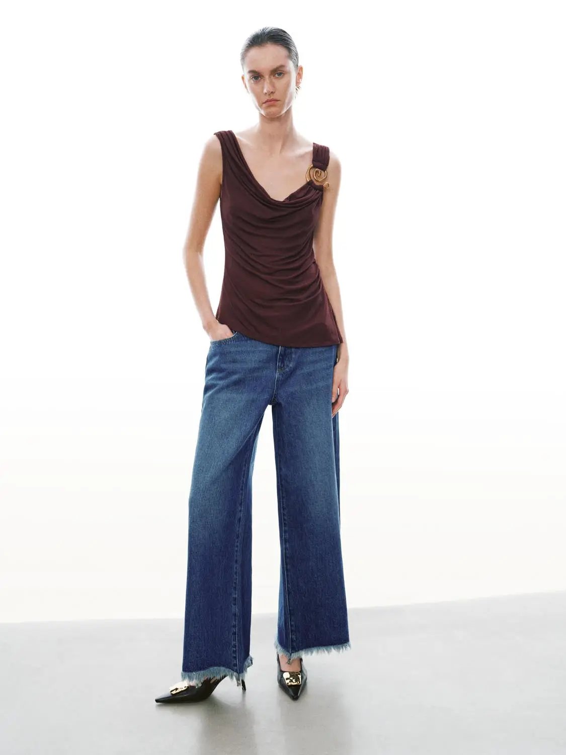 Cowl Neck Ruched Sleeveless Stretch T Shirt - Image 4
