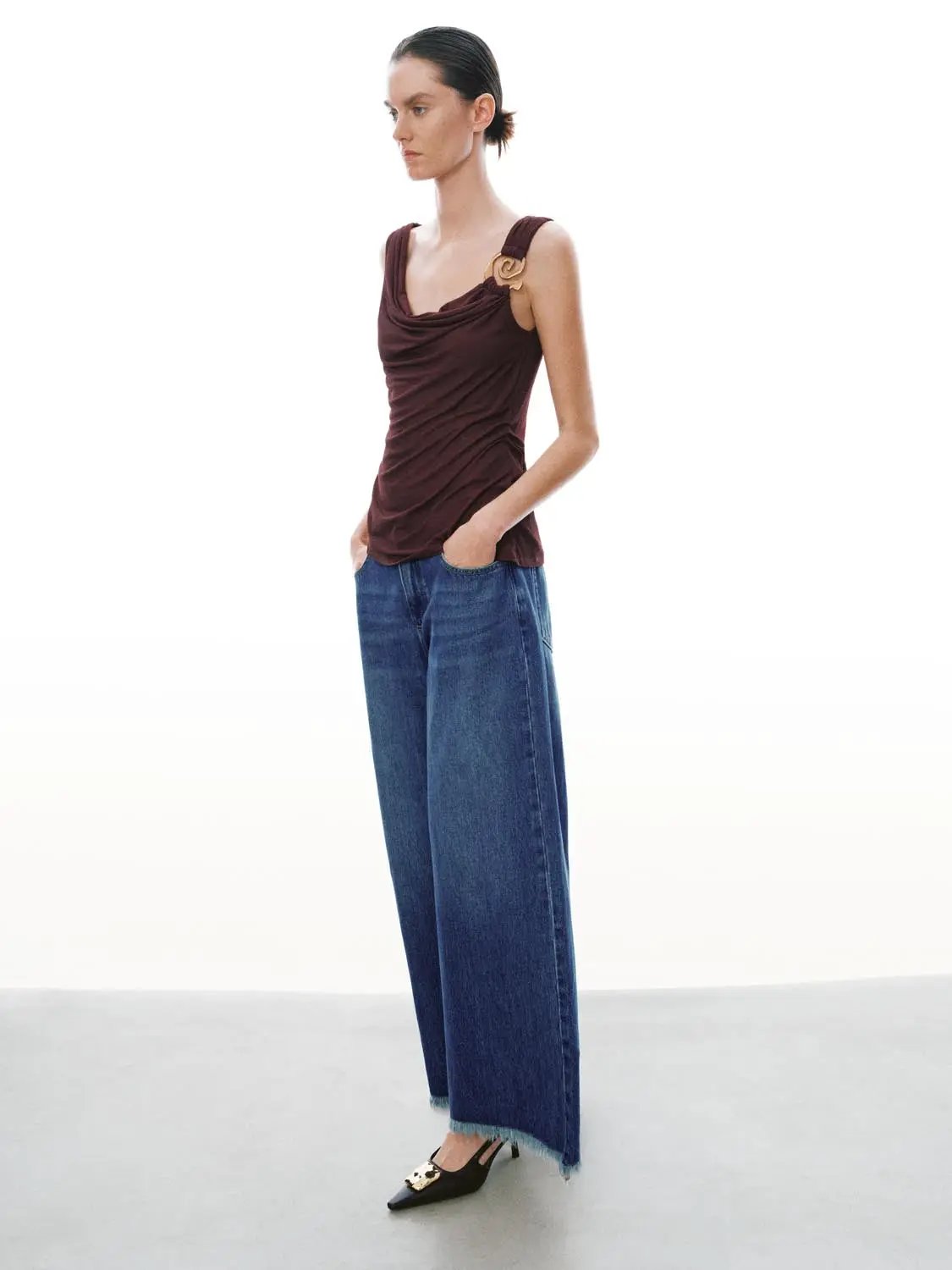 Cowl Neck Ruched Sleeveless Stretch T Shirt - Image 5